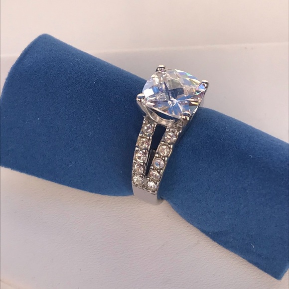 Avon Ring Star Scene Cushion Medium Shiny Sparkle Silver Bling NWT NEW - Picture 1 of 15